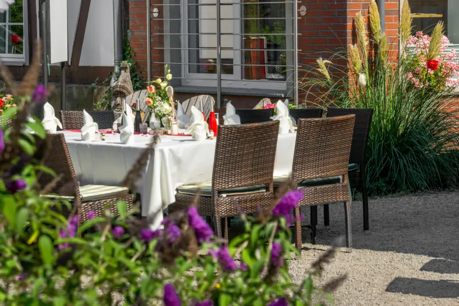Grosse_Klus_Hotel_und_Restaurant_Sommergarten(1)